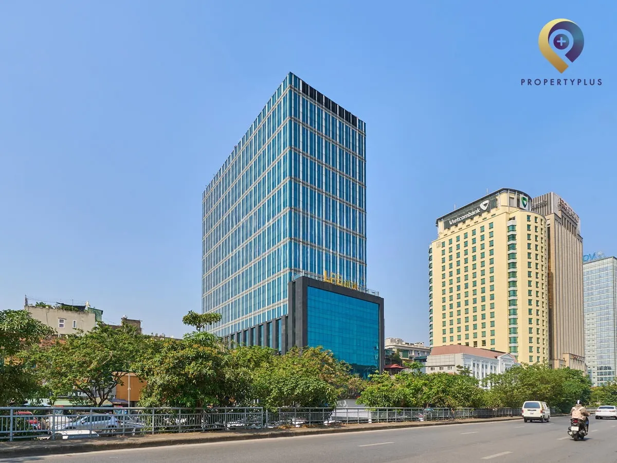 Tòa nhà LPB Tower nhìn từ đường phố